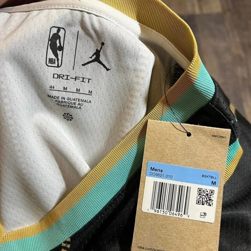 Jordan charlotte hornets city connect‎ jersey Size medium Brand new